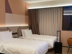 -桔子酒店(上海西藏北路地铁站店)