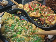 -何师烧烤·香辣蟹·川菜·30年老品牌(太古里旗舰店)