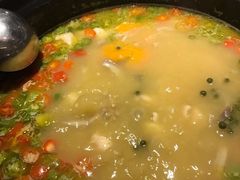 -洪氏嗨捞·广东猪肚鸡·椰子鸡火锅(西咸万象城店)