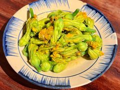 -Cuc Gach Quan Restaurant