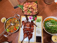 -老滇山寨•云南特色菜•地方菜•民族风情歌舞表演(金碧店)