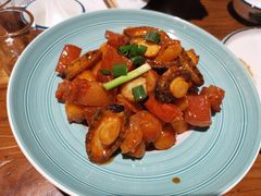 鲍鱼烧肉小土豆-东来菜馆•手抓海鲜家常菜•海鲜锅贴(鸽子窝店)