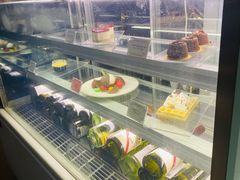 面包甜点陈列柜-老别墅西餐厅.酒馆(西堤店)