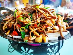 干锅茶树菇-虹海圣肉饼店家常菜馆