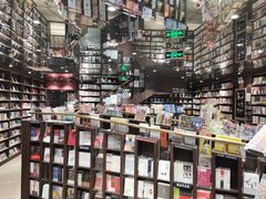 -钟书阁(群光广场店)