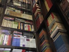 -钟书阁(松江泰晤士小镇店)