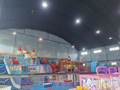-嘿哟动霸CHUA·新潮玩运动娱乐中心·蹦床滑冰团建乐园