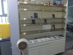 -视野联行眼镜•蔡司•依视路(温江店)