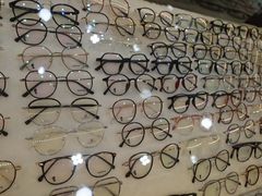 -三叶眼镜城批发市场(上海火车站店)
