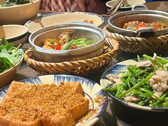 -Cuc Gach Quan Restaurant