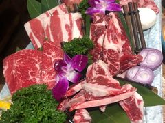 黑牛六拼-明洞阿姨·韩式酱蟹烤肉·创意料理(三元桥店)