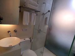 -卡罗酒店(东门晒布地铁站店)