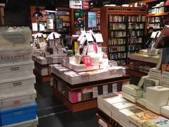 大堂-西西弗书店&矢量咖啡(壹方购物中心店)