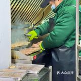 南京街边八点还排队的鸡肉串！这什么现象？