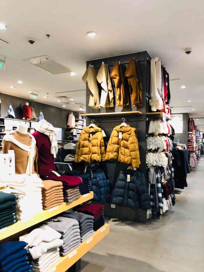 优衣库(成都伊藤洋华堂双楠店)-"这家优衣库在伊藤二楼,面积不算大