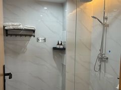 -上海泊客小栈(虹桥娄山关路地铁站店)