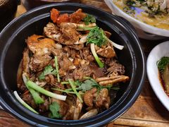 水蟹焖鸭-胡桃里音乐餐厅(陶溪川店)(川湘赣菜·世界百大酒庄直供红酒·音乐表演)