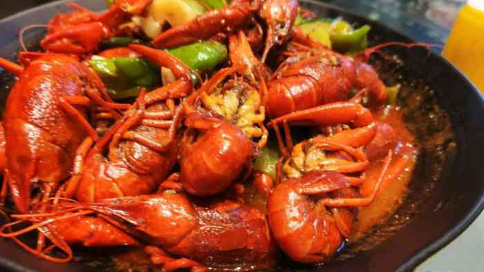 打分 100 /人 我大安徽也不差啊,龙虾王一直是在芜湖夏天约虾的首选.