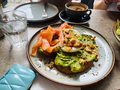 牛油果煮蛋吐司-RAC BAR(安福路店)