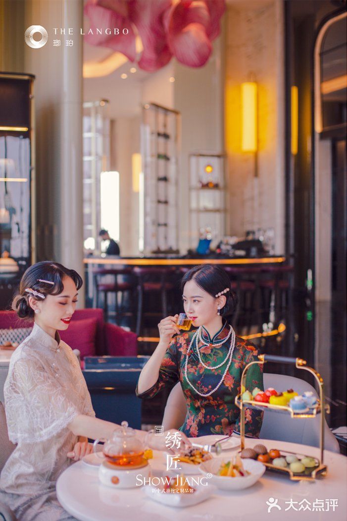 穿旗袍喝下午茶，太飒了