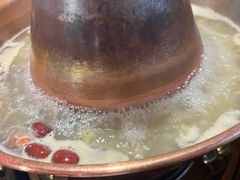 -果松木炭酸菜铜火锅·外婆参鸡汤