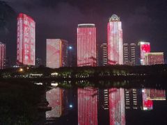 -万绿园