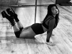 -桃秘钢管舞 Peach Pole Fitness