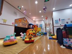 -抱抱熊托育中心(大悦城店)