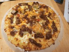 蜀香牛肉比萨-牛男手造(地铁天虹店)