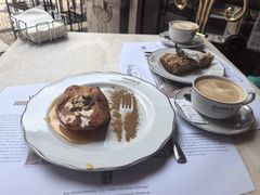 -Majestic Café