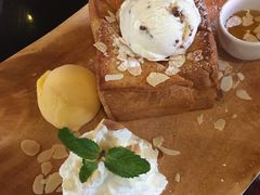 蜜糖吐司-莓园冰淇淋店
