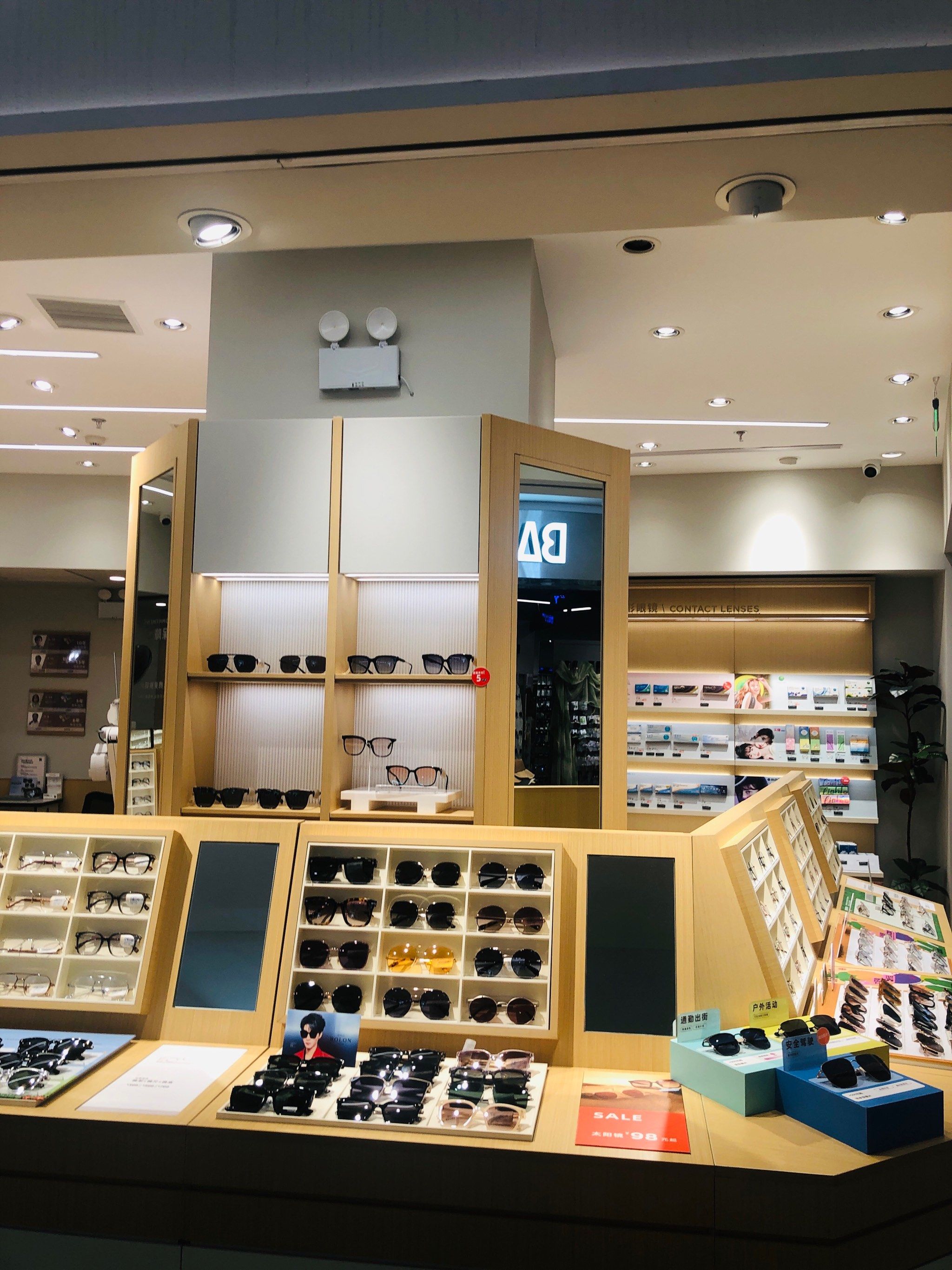 眼镜店里的潮流观