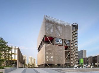 汽机间原本是一个跟煤炭、蒸汽、电力打交道的建筑