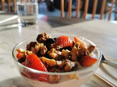 野莓核桃蜂蜜希腊酸奶-The Rug Cafe(王府中环店)
