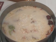 -洪氏嗨捞·广东猪肚鸡·椰子鸡火锅(西咸万象城店)