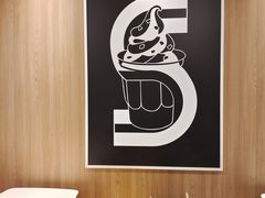 用餐区-麦当劳(萧山国际机场T3航站楼店)