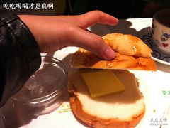 菠萝油。不是很热-翠华餐厅(山顶道店)