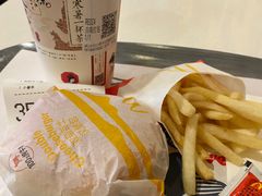 -麦当劳(汉口火车站候车室店)