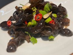 鲜百合拌木耳-鑫悦诚府·新鲁菜·餐厅(趵突泉店)