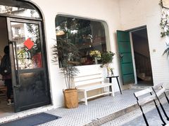 露天位-彳亍咖啡·这里(水湾路店)