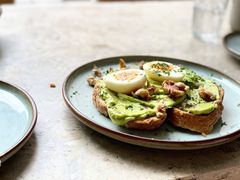 牛油果煮蛋吐司-RAC BAR(安福路店)