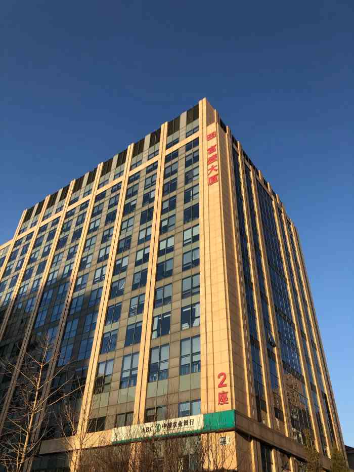 停车场(富盛广场东北)-"十块钱随便停,先收费,收了钱停多久就没人.