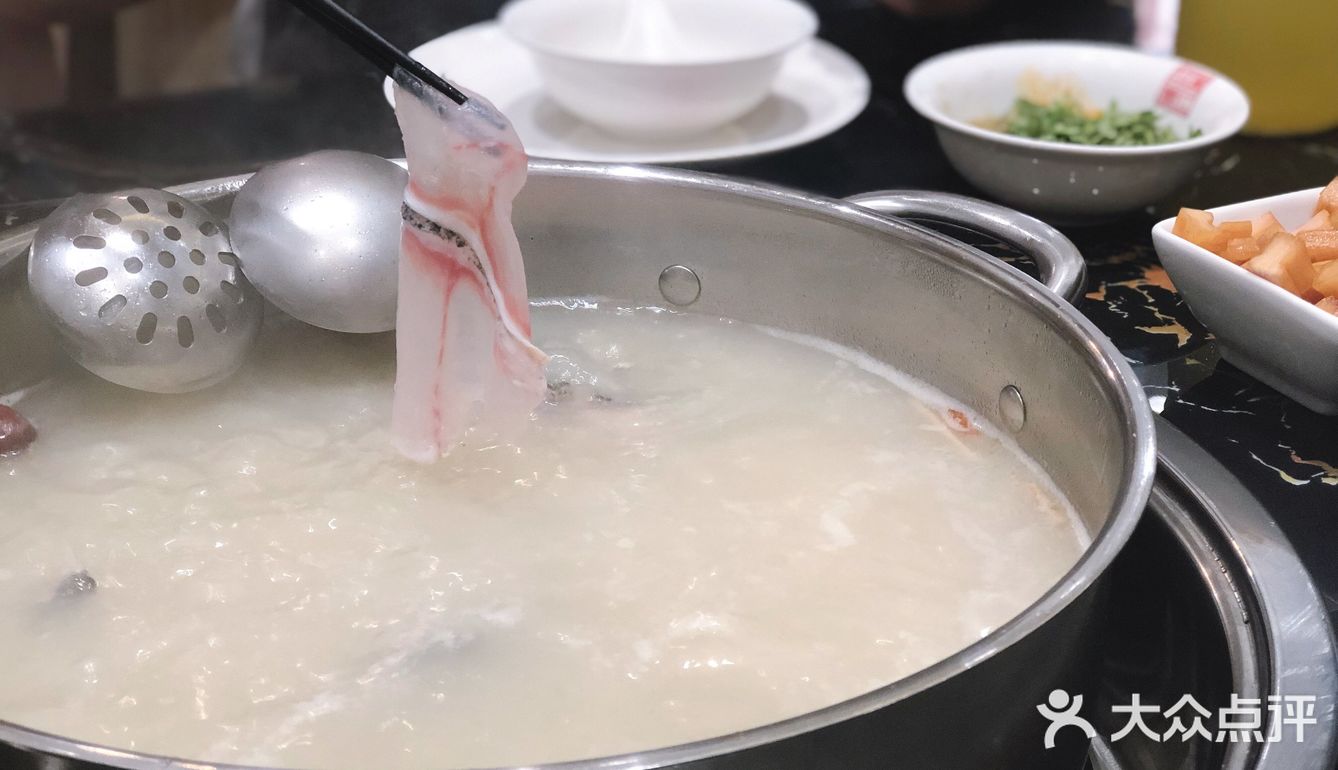 很好吃 鱼火锅上来了 鱼片薄如蝉翼