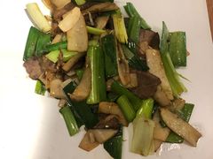 杏鲍菇炒牛肉-云海肴·汽锅鸡·云南菜(广安门天虹店)