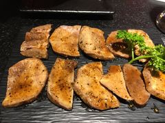 厚切牛舌-赤铁扒拉锅·烤串·烤鸽子