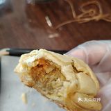 酥皮包裹蟹黄，香味独特！