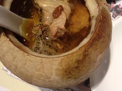 泰国椰皇炖乌鸡汤-陈鹏鹏潮汕菜(欢乐海岸 海边景观店)