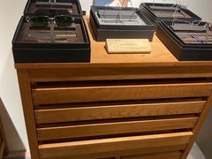 -目艮眼镜SHOWROOM(品牌集合店)