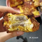 小火，一定要小火，我开中火就煎黑了。煎至金黄