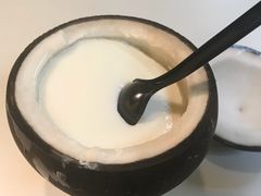 -志龙皇冠吃货椰子铺